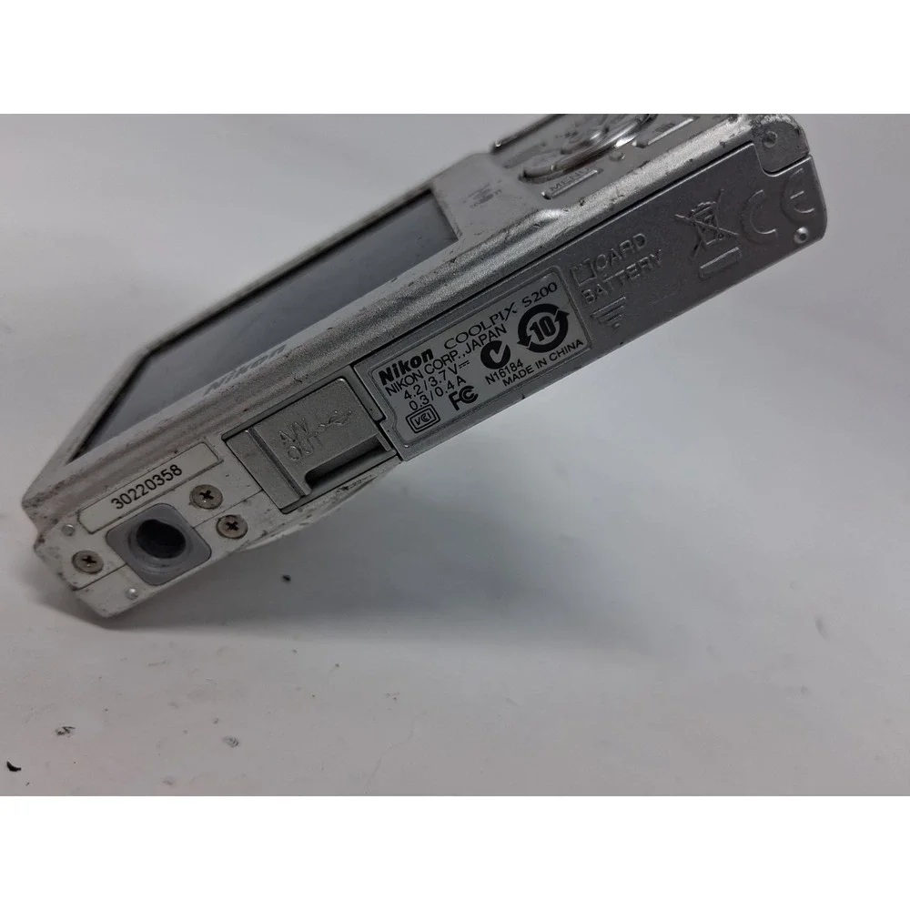 Nikon Coolpix S200 Digital Camera FOR Parts Or Repairs untested. X